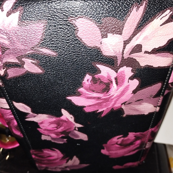 Kate Spade Tote - Picture 4 of 11